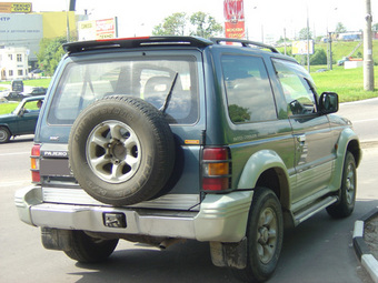 1992 Mitsubishi Pajero Pictures