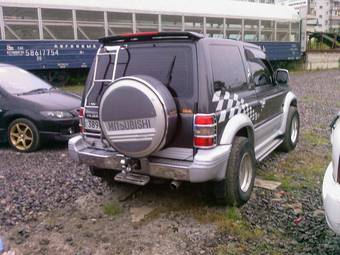 1992 Mitsubishi Pajero Pictures