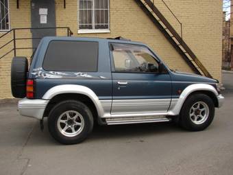 1992 Mitsubishi Pajero Pictures