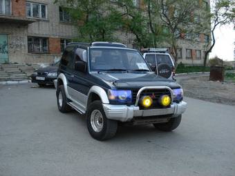 1992 Mitsubishi Pajero Pictures
