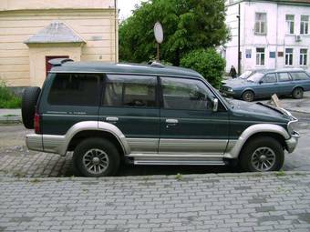 1992 Mitsubishi Pajero Pictures