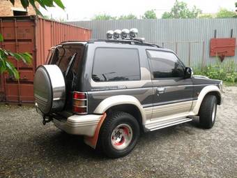 1992 Mitsubishi Pajero Pictures