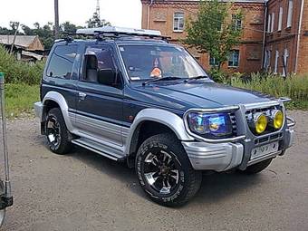 1992 Mitsubishi Pajero Photos