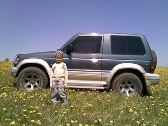 1992 Mitsubishi Pajero Pictures