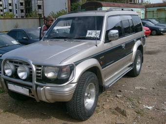 1992 Mitsubishi Pajero Pictures