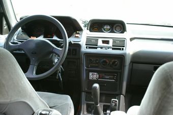 1993 Mitsubishi Pajero Photos