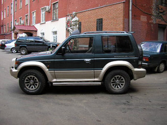 1993 Mitsubishi Pajero Wallpapers