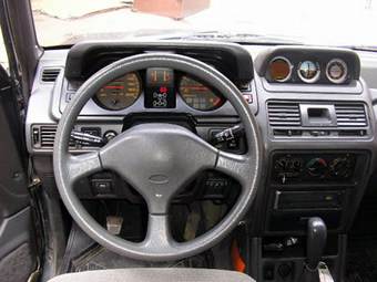 1993 Mitsubishi Pajero Images