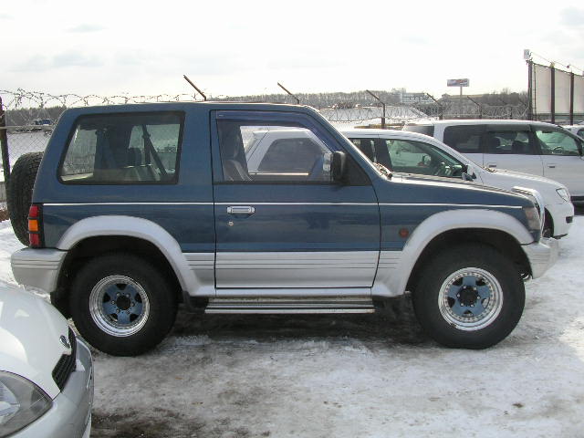 1993 Mitsubishi Pajero Pictures