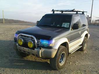 1993 Mitsubishi Pajero Images