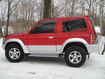 1993 Mitsubishi Pajero Pictures