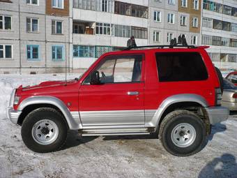 1993 Mitsubishi Pajero Pictures