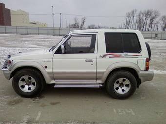 1993 Mitsubishi Pajero Photos