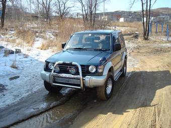 1993 Mitsubishi Pajero Pictures