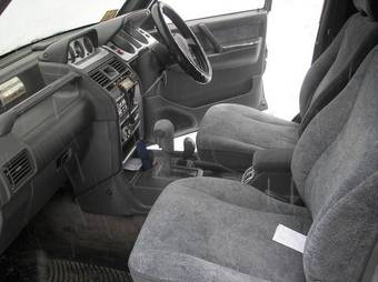 1993 Mitsubishi Pajero Pictures