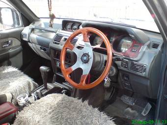 1993 Mitsubishi Pajero Pictures
