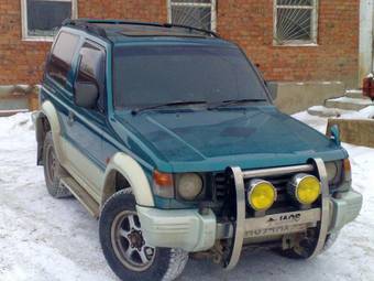 1993 Mitsubishi Pajero Pictures