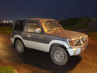 1993 Mitsubishi Pajero Pictures