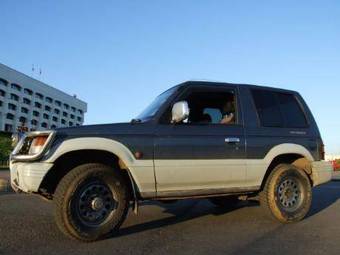 1993 Mitsubishi Pajero Photos