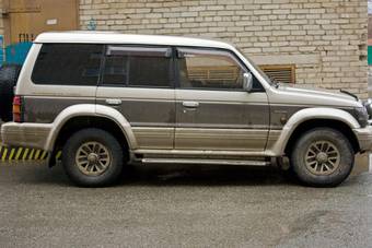 1993 Mitsubishi Pajero Pictures