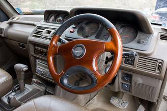 1993 Mitsubishi Pajero Photos