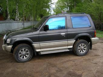 1993 Mitsubishi Pajero Pictures