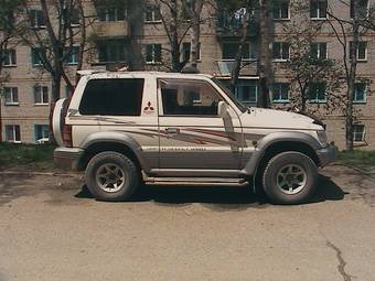 1993 Mitsubishi Pajero Images