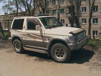 1993 Mitsubishi Pajero Pictures