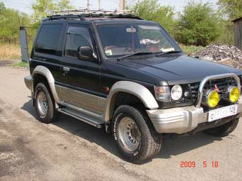 1993 Mitsubishi Pajero Pictures