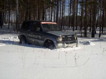 1993 Mitsubishi Pajero Photos