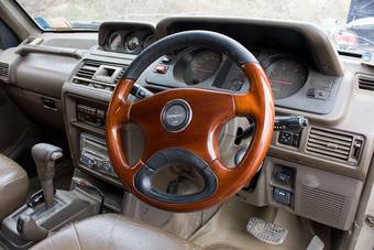 1993 Mitsubishi Pajero Pictures