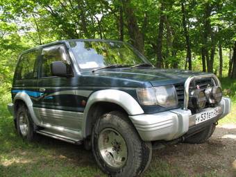 1993 Mitsubishi Pajero Pictures