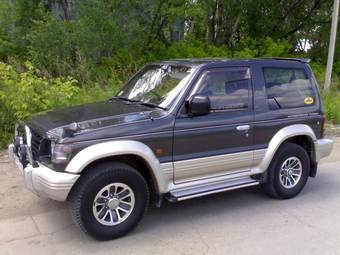 1993 Mitsubishi Pajero Pictures