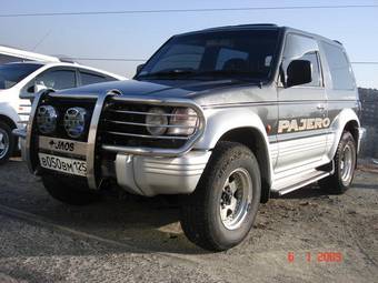 1993 Mitsubishi Pajero Pictures