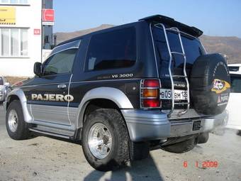 1993 Mitsubishi Pajero Pictures