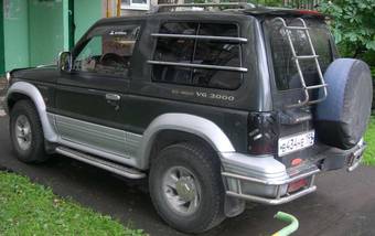 1993 Mitsubishi Pajero Photos