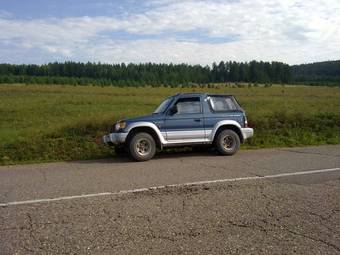 1993 Mitsubishi Pajero Pictures