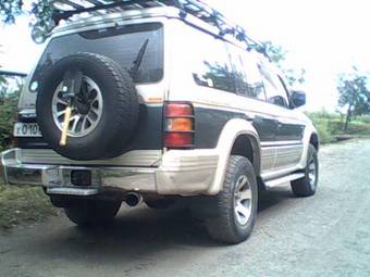1993 Mitsubishi Pajero Pictures