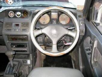 1993 Mitsubishi Pajero Pictures