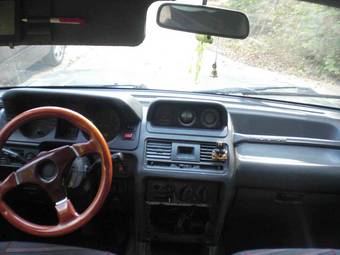 1993 Mitsubishi Pajero Pictures