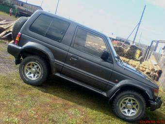 1993 Mitsubishi Pajero Pictures