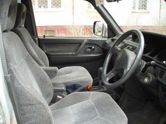 1994 Mitsubishi Pajero Photos