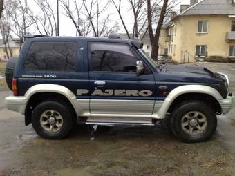 1994 Mitsubishi Pajero Pictures