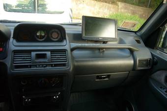 1994 Mitsubishi Pajero Pictures