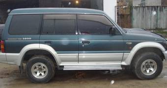 1994 Mitsubishi Pajero Photos