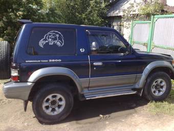 1994 Mitsubishi Pajero Pictures