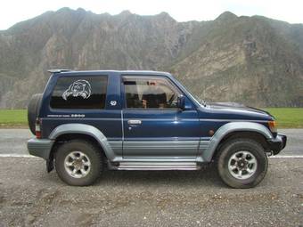 1994 Mitsubishi Pajero Pictures