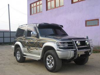 1994 Mitsubishi Pajero Photos
