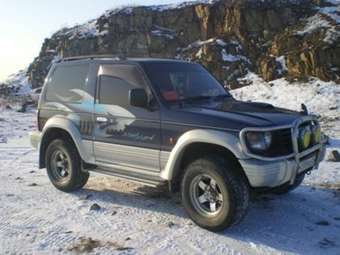 1995 Mitsubishi Pajero Pictures