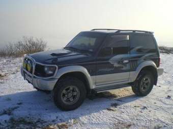 1995 Mitsubishi Pajero Photos